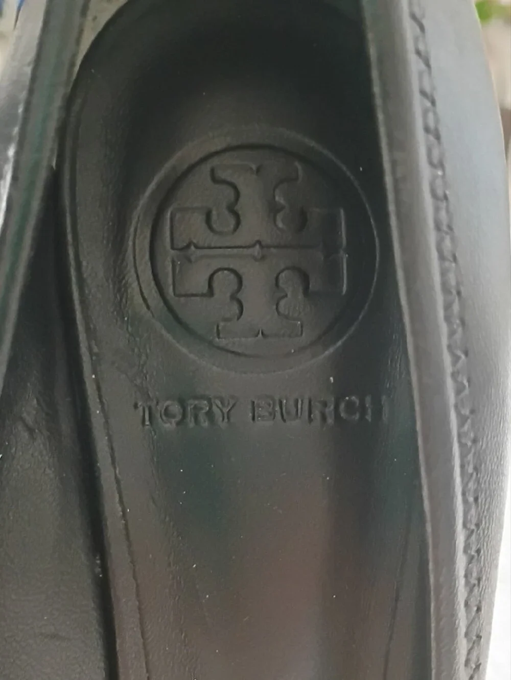 Tory Burch Chelsea Black Leather Wedge Pumps with Gold Logo 6M